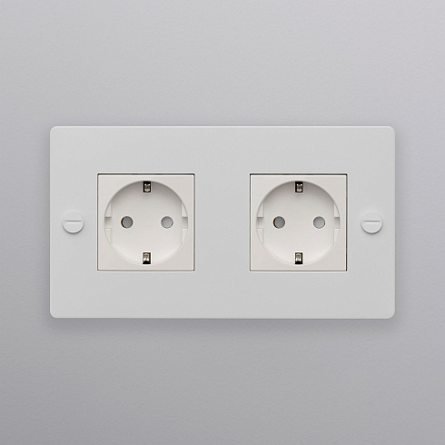 Розетка Buster and Punch 2G Schuko Type F white Sockets CSK-143448