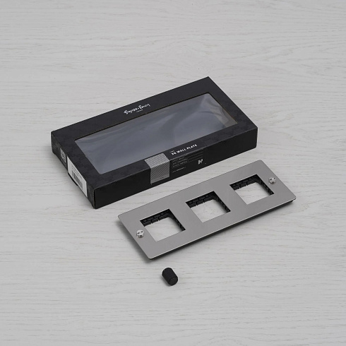 Рамка Buster and Punch 3G smoked bronze Plates and Modules CPL-092023