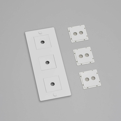 Рамка Buster and Punch 3G Vertical with infils white Plates and Modules CPL-142395