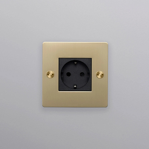 Розетка Buster and Punch 1G Schuko Type F brass Sockets CSC-053787