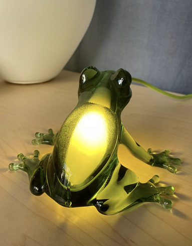 Настольная лампа Qeeboo Hungry Frog Topaz Hungry Frog 59001TO