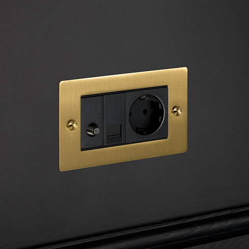 Рамка Buster and Punch 2G, 4 Mod White Plates and Modules UK-MG-PL-4M-WH-A