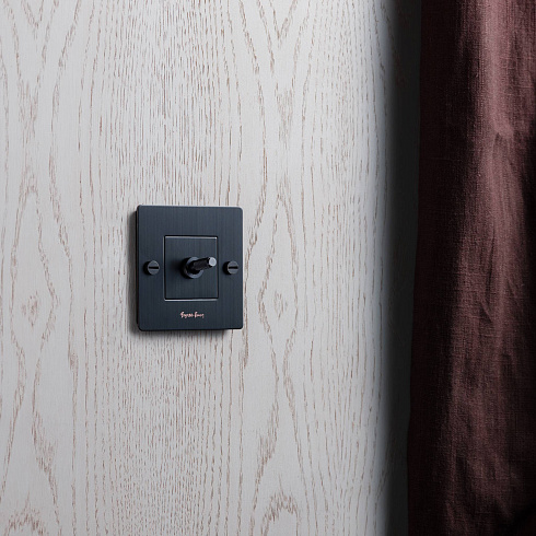 Выключатель Buster and Punch 1G / Cross / With B+P logo / Brass Switches CTK-053451