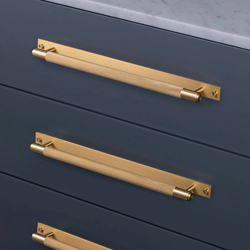 Ручка-скоба Buster and Punch Pull Bar Plate Cross Brass Cross UK-PB-HP-360-BR-A          