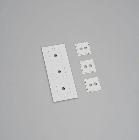 Рамка Buster and Punch 3G Vertical with infils white Plates and Modules CPL-142395