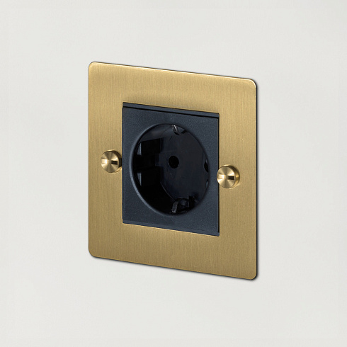 Розетка Buster and Punch 1G EURO brass Sockets UK-MG-CO-1G-BR-A