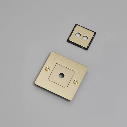 Рамка Buster and Punch 1G Horizontal with Infills brass logo Plates and Modules CPL-051991