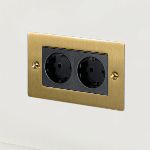 Розетка Buster and Punch 2G EURO brass Sockets UK-MG-CO-2G-BR-A