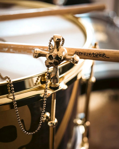 Подвеска Buster and Punch Skull Drum Key Brass Skull UTB-051826