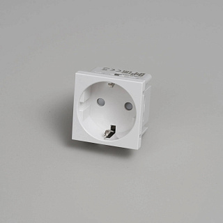 Schuko Socket Type F 45mm white