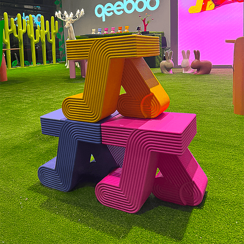 Приставной столик Qeeboo Walking Green Walking 84001GE