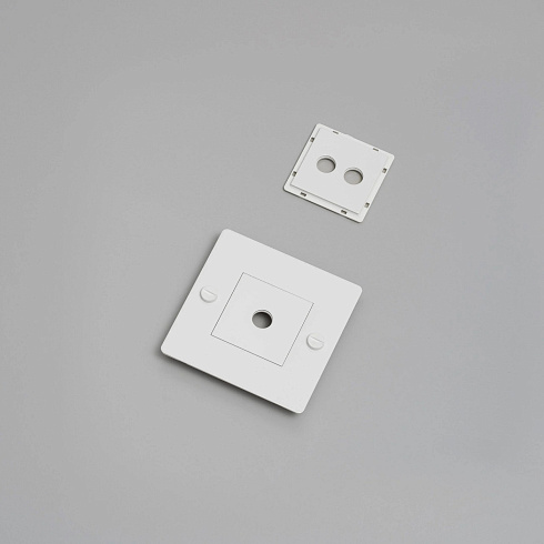 Рамка Buster and Punch 1G Horizontal with Infills White Plates and Modules CPL-141989