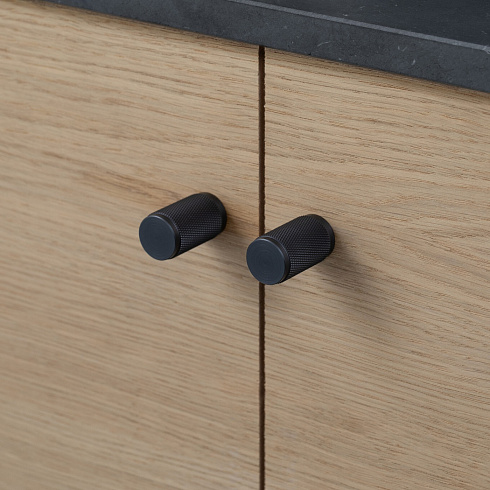 Ручка-кнопка Buster and Punch Knob Cross Black set of 2 Cross UK-KN-BL-A