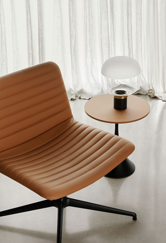 Журнальный столик Midj Leo HPL d40 White/Namib.Red Leo Leo CT H45 D40 FAM