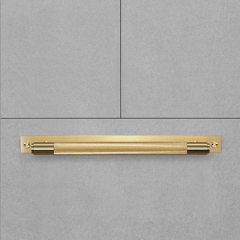 Ручка-скоба Buster and Punch Pull Bar Plate Cross Brass Cross UK-PB-HP-360-BR-A          