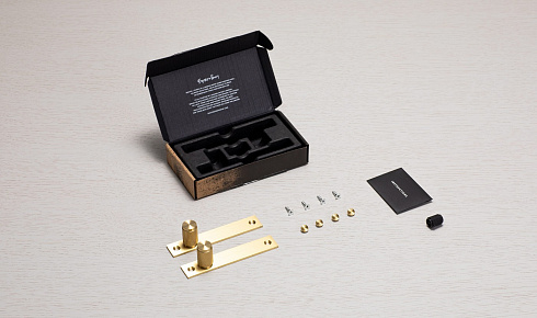 Ручка-кнопка Buster and Punch Knob Cross Plate Brass set of 2 Cross UK-KP-BR-A