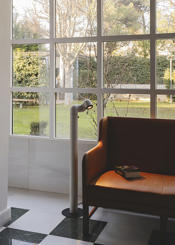 Торшер Santa and Cole Tatu Alta white-grey Tatu Alta TATSA01