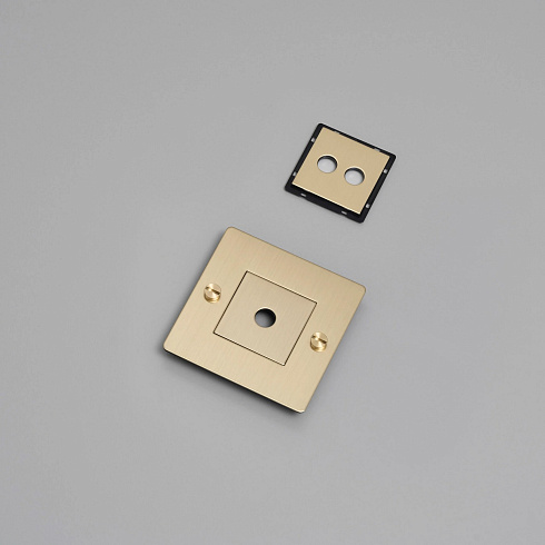 Рамка Buster and Punch 1G Horizontal with Infills brass Plates and Modules CPL-051991 