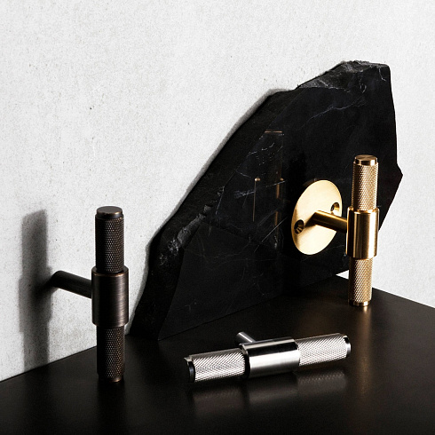 Ручка-кнопка Buster and Punch T-Bar Cross Brass Cross RTB-054085