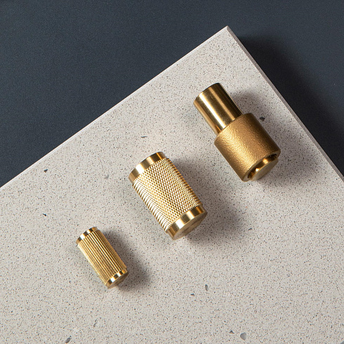 Ручка-кнопка Buster and Punch Knob Cast Brass set of 2 Cast UFK-051273
