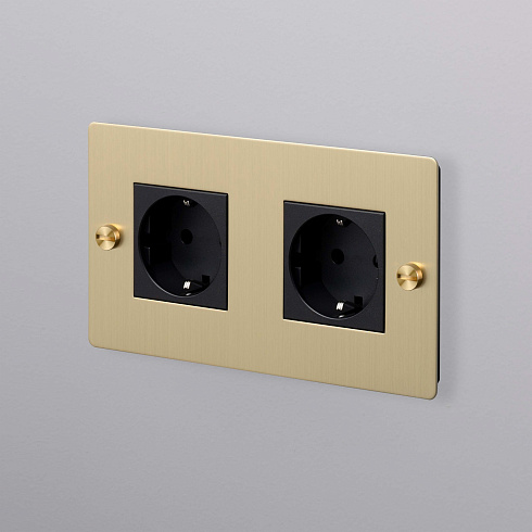 Розетка Buster and Punch 2G Schuko Type F brass Sockets CSC-051986