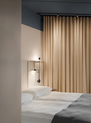 Настенный/Потолочный светильник Vibia Pin 1680 Black 2700K On/Off Pin 168011/10