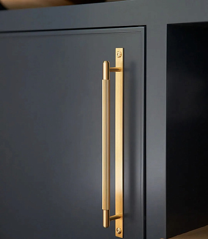 Ручка-скоба Buster and Punch Pull Bar Plate Linear Large Brass Linear GPB-05311   