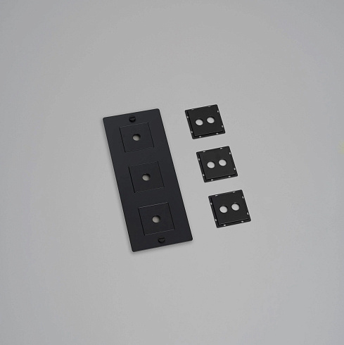 Рамка Buster and Punch 3G Vertical with infils black Plates and Modules CPL-022396