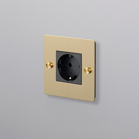 Розетка Buster and Punch 1G Schuko Type F brass Sockets CSC-053787