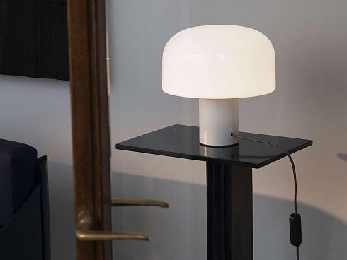 Настольная лампа Flos Bellhop Glass white Bellhop F1074009 Настольная лампа Flos Bellhop Glass white Bellhop F1074009